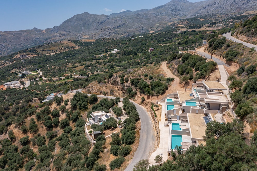 Pyrgos Exquisite Villas