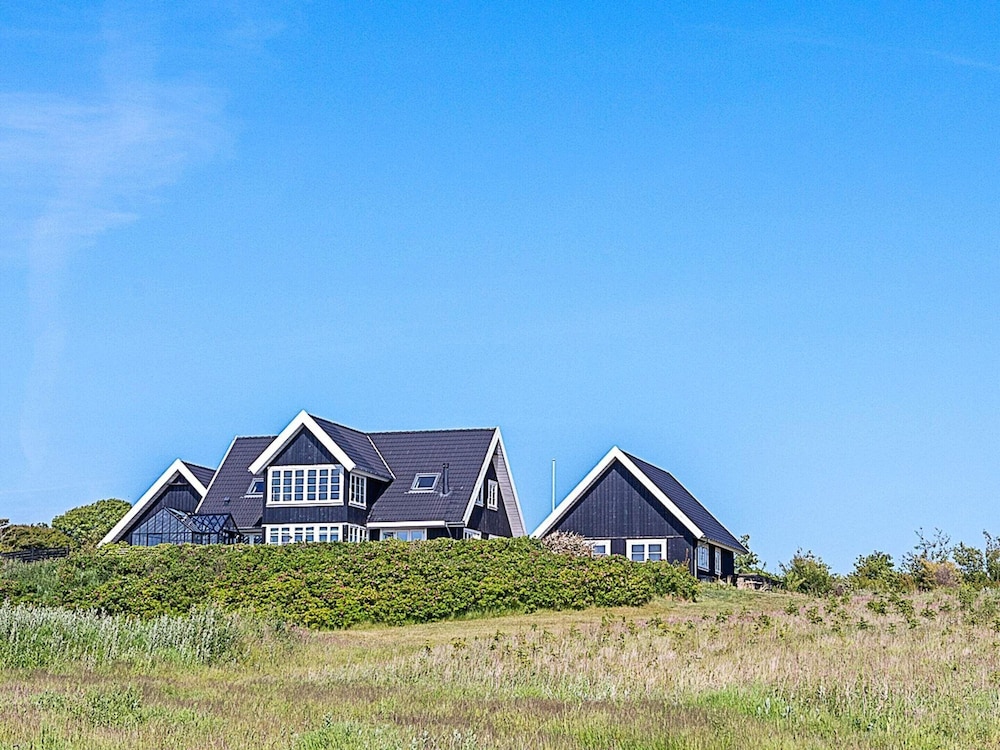 Panoramic Retreat With Spa view 4