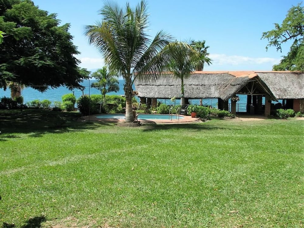 Nkhudzi Beach Lodge