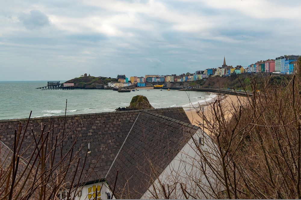 5 Sunny Cove - Direct Beach Access Sea Views