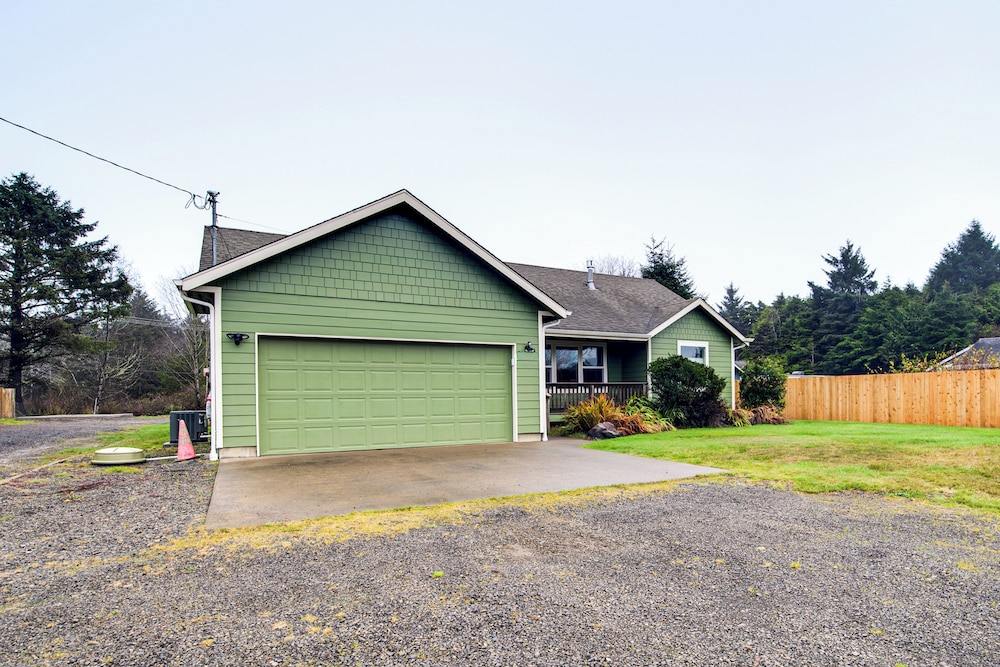 < 2 Blocks to Beach! Pet-friendly Home in Moclips