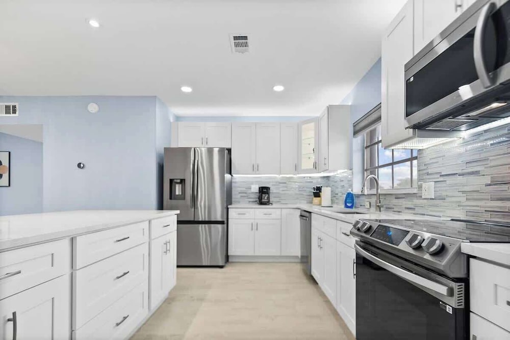 Colonial Manor Condos - Fort Lauderdale