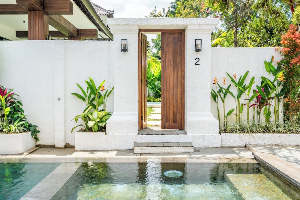 Sacred Jungle by EVDEkimi Ubud – Modern Villas and Apartments with Kitchens, Pools, & Personalized Concierge Service