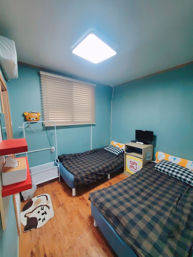 Naru Hostel