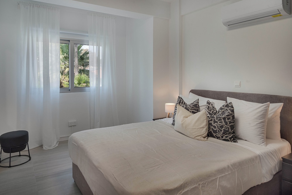 Phaedrus Living: Travertine Residences 102