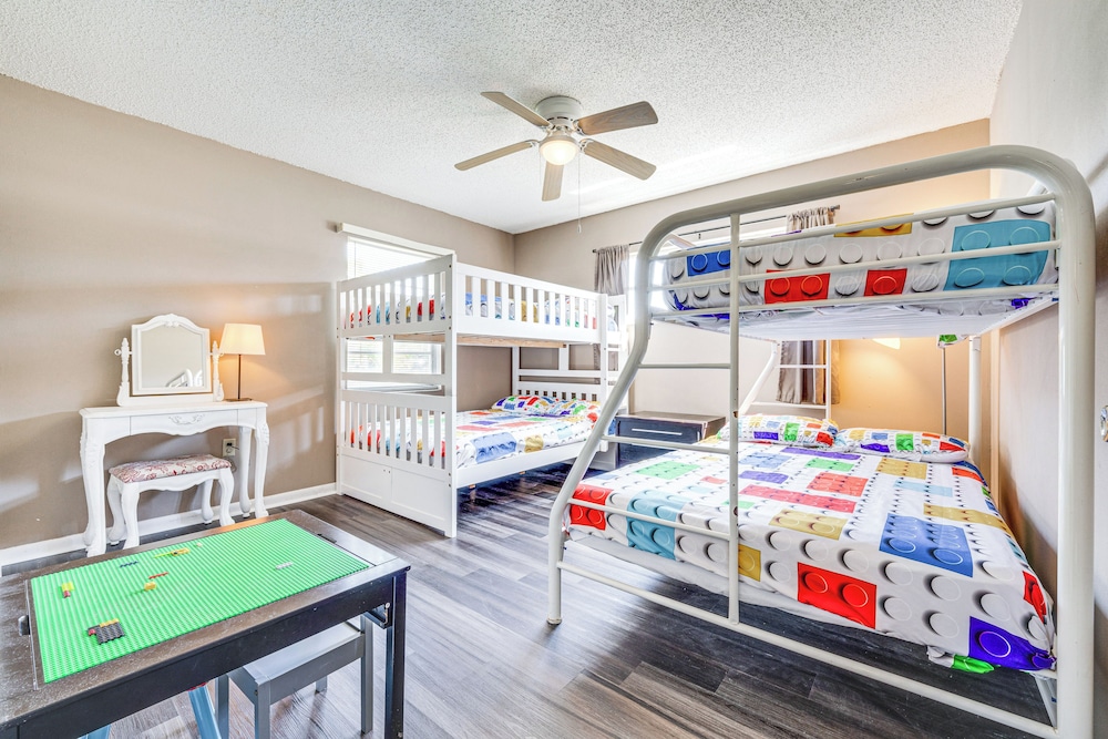 14 Mi to Legoland: Haines City Retreat w/ Yard!