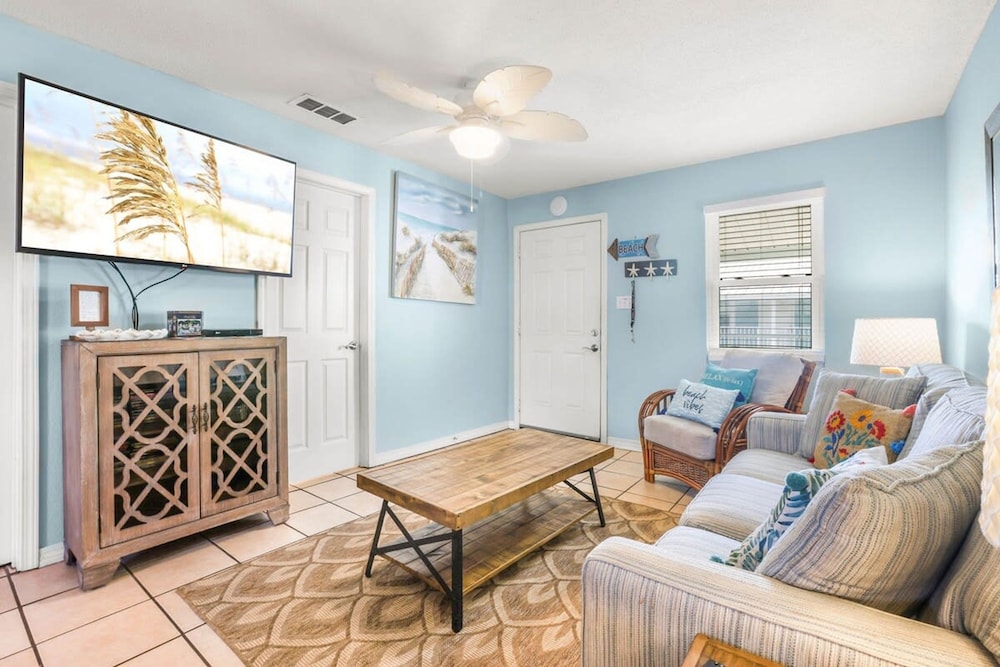 Sunrise Village 215- 2BR 1BA Gulf Front Sleep 6