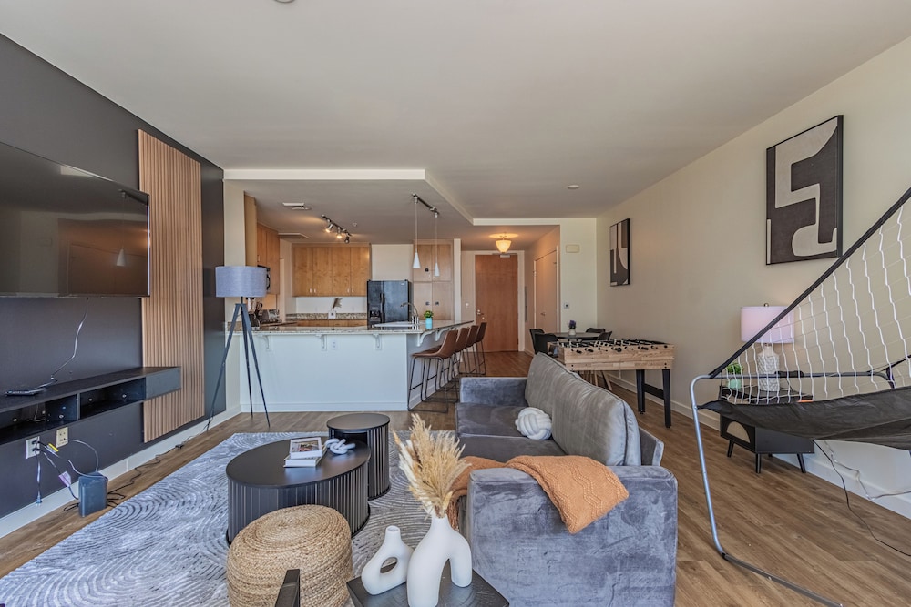 ROVE LIVING/KL - 44 Monroe