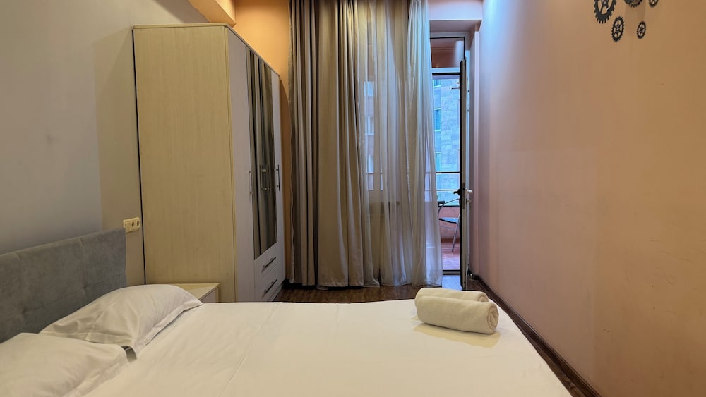 Comfortable apartments on Northern Avenue by Sweet Home