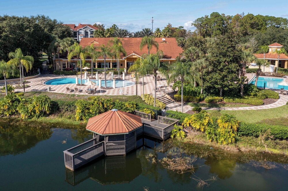 Bright 3B w Pool Close to Disney Encantada 8545