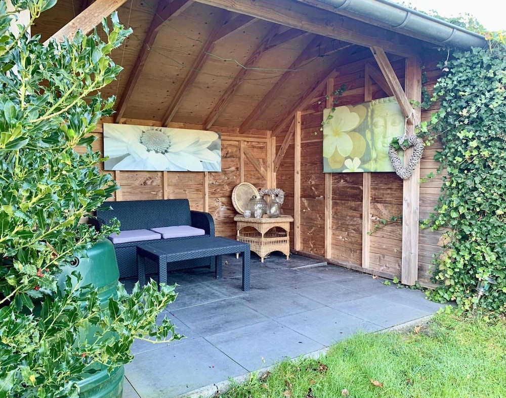 Renovated Bungalow With Garden