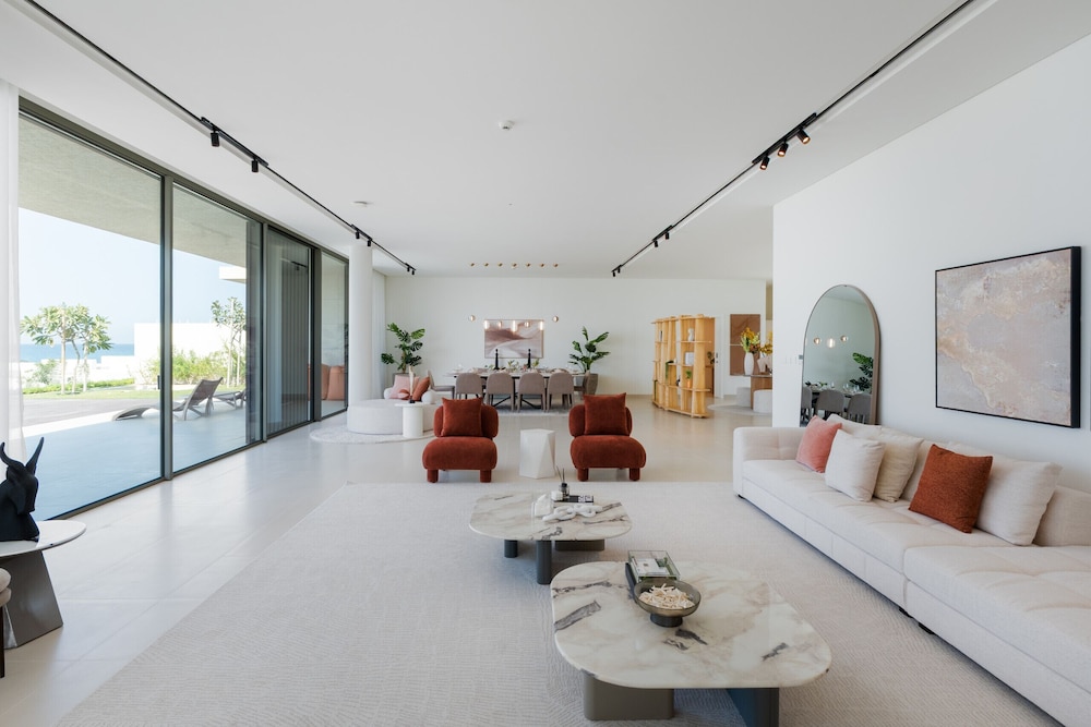 Luxe 4BR Villa Private Pool Beach Al Zorah