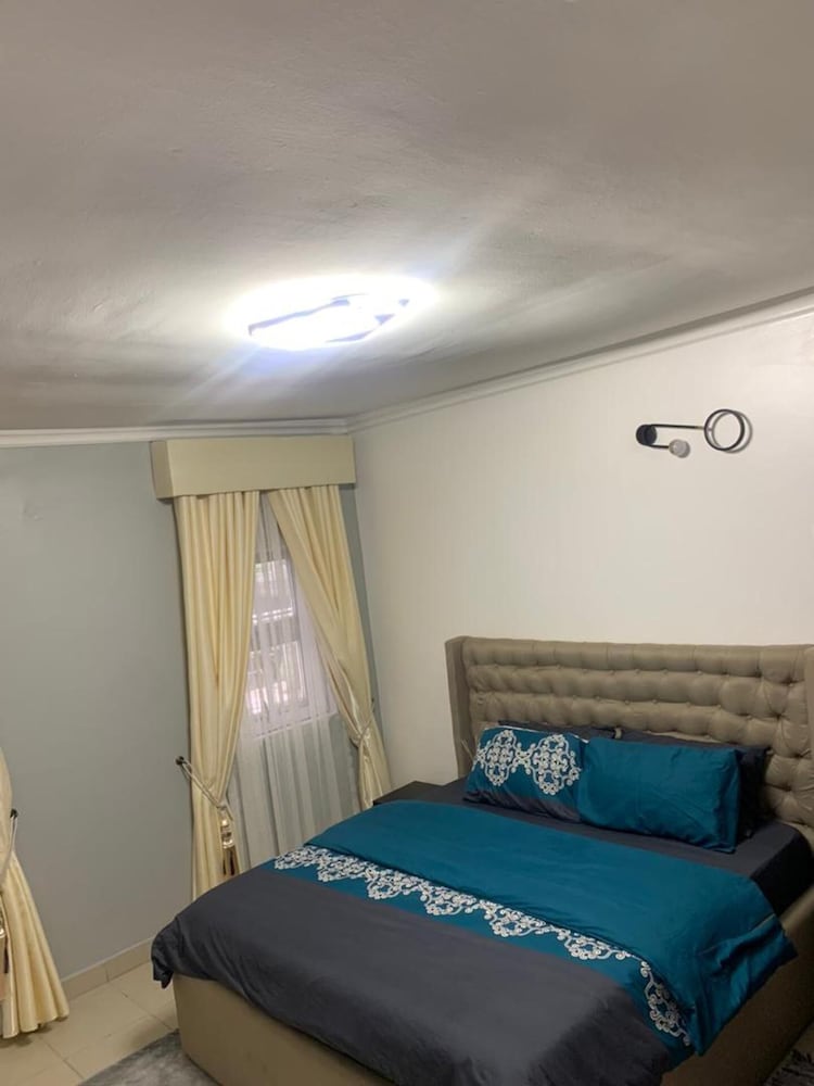 Captivating 3-bed Apartment in Ikeja view 4