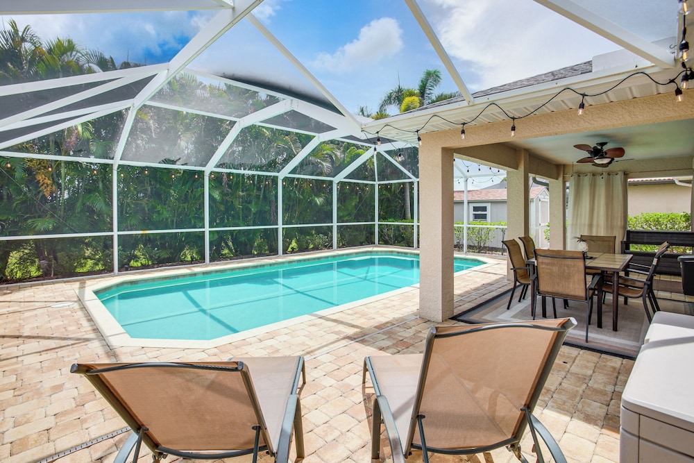 Game Room & Hot Tub: Easy Cape Coral Adventures
