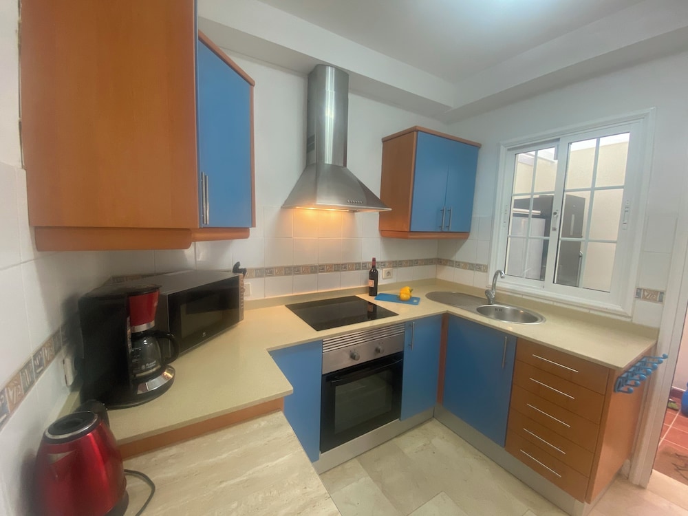New Renovated Family Home Above Swimming Pool!
