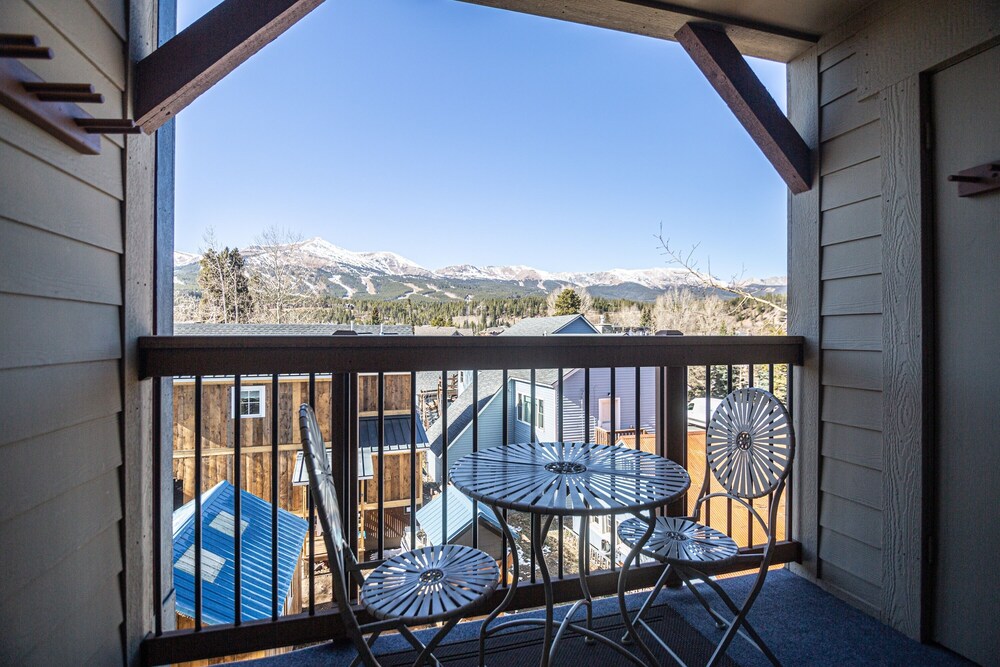 Longbranch 216 2 Bedroom Condo by RedAwning