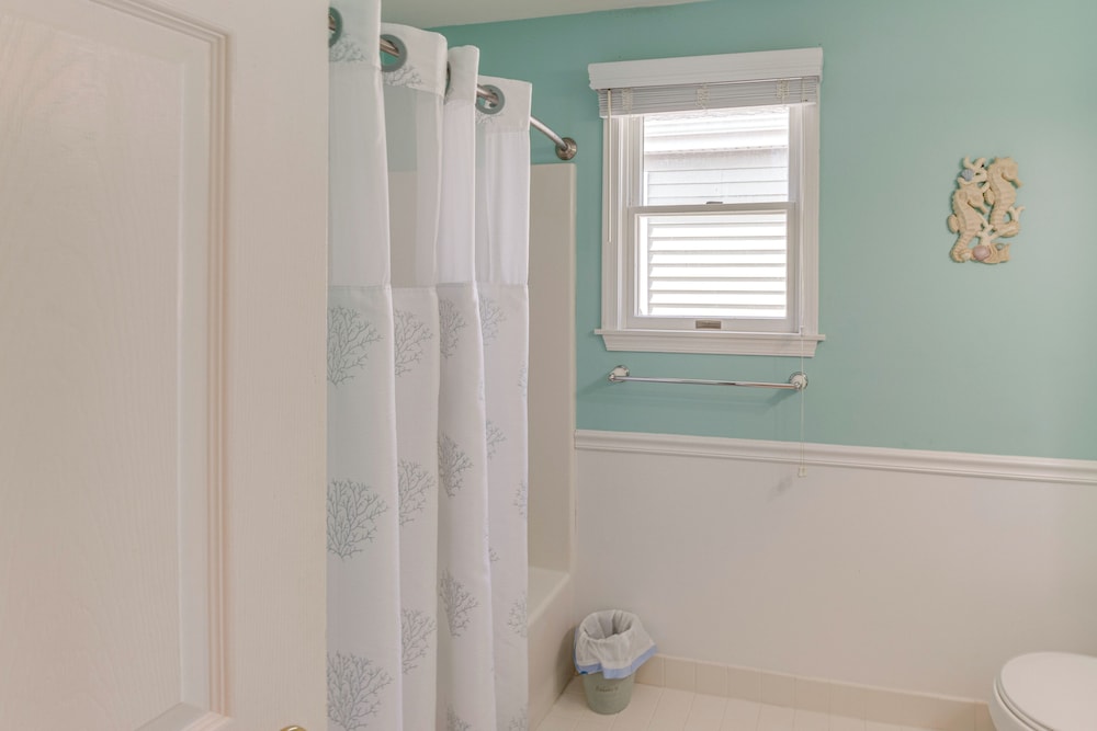 2 Blocks to Beach Access: Ocean City Adventure!