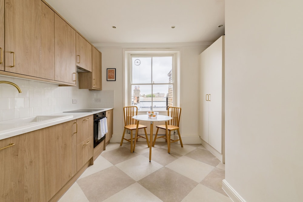Stylish West Kensington Duplex