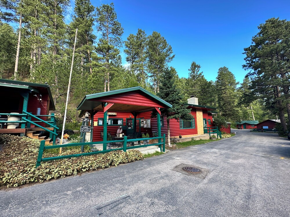 Ponderosa Pines Inn and Cabins