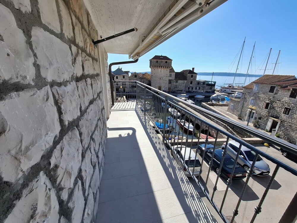 Apartments Kastilac with sea view