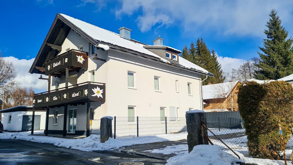 Chalet Love the Alps EG Near ski Lift