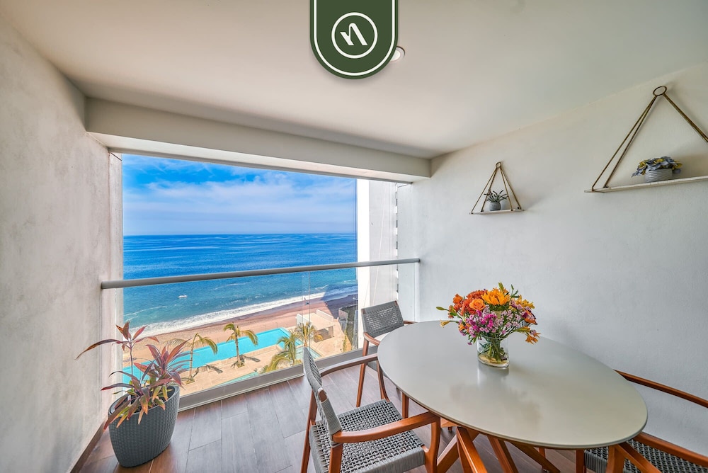 Oceanview Studio - Beach - King Bed - Pool