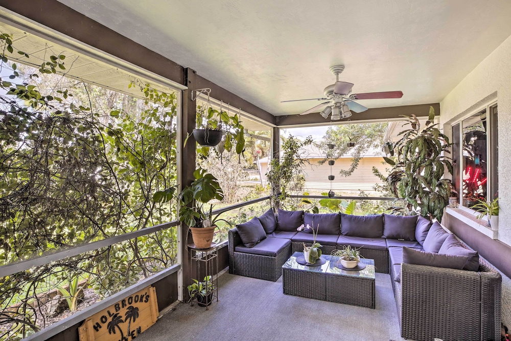 Updated Fort Myers Escape w/ Screened Lanai!