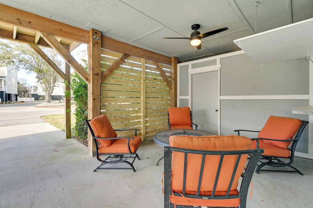 1 Block to Beach: Home w/ Patio in Murrells Inlet!
