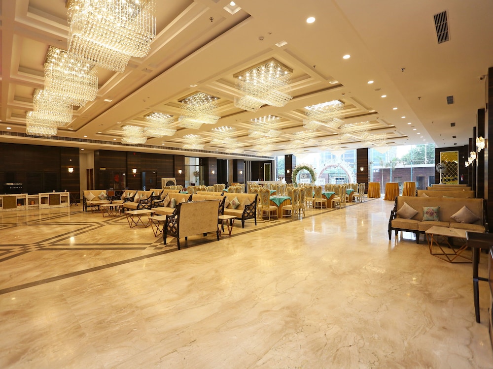 Lobby & Reception