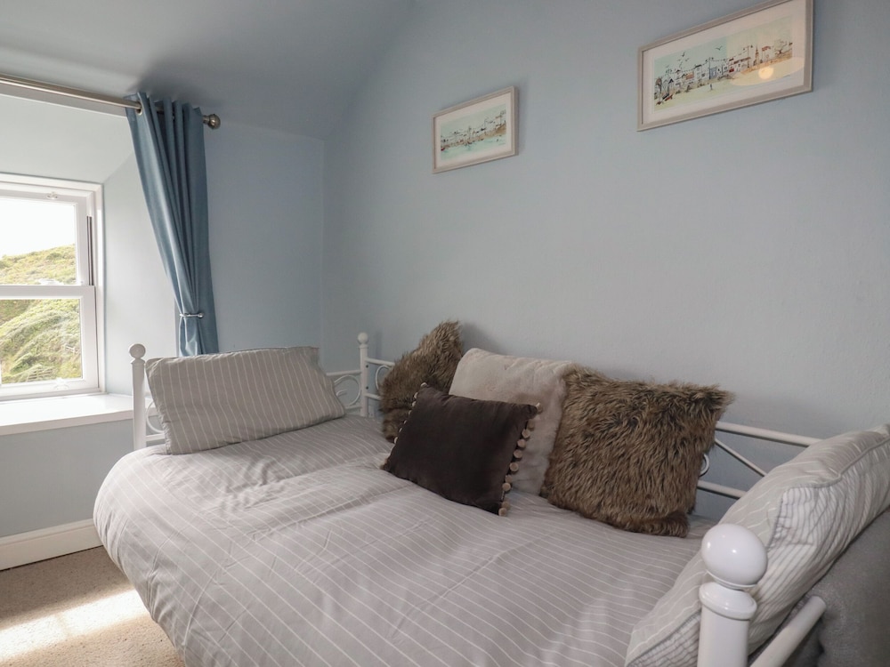 2 Cliff Cottages