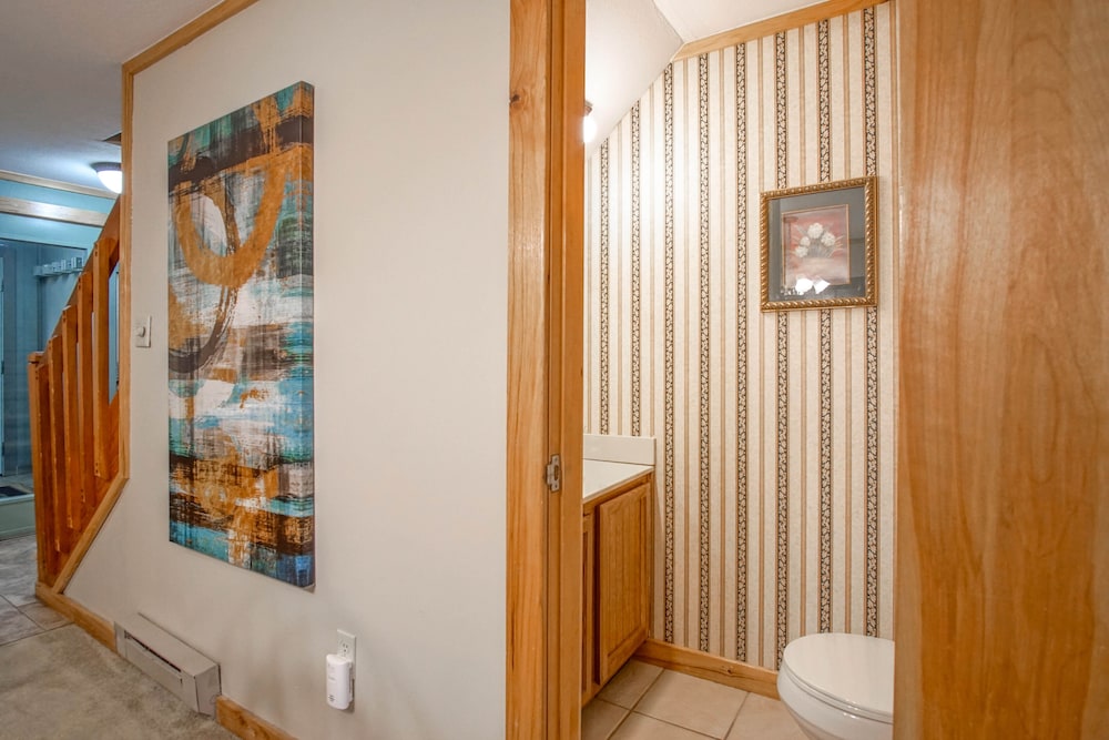 Powderidge #14: 2 Bedrooms, 2.5 Bath: Slope Side, Wood Fireplace