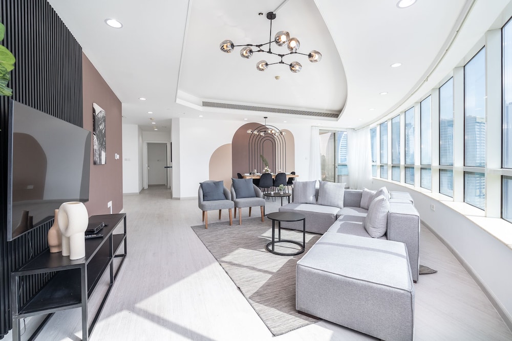 Dubai Marina - Stunning Huge 4 Bedroom Apts Near JBR - Gym - Pool - Parking by Sojo Stay