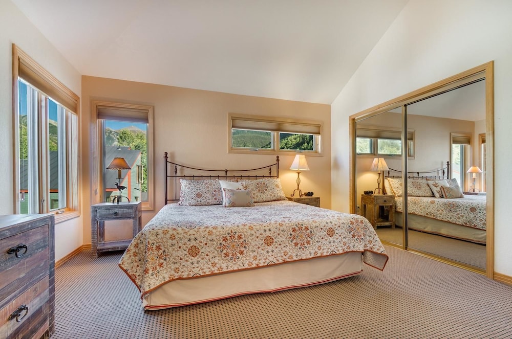 Lulu City 3F 2 Bedroom Condo By Accommodations in Telluride
