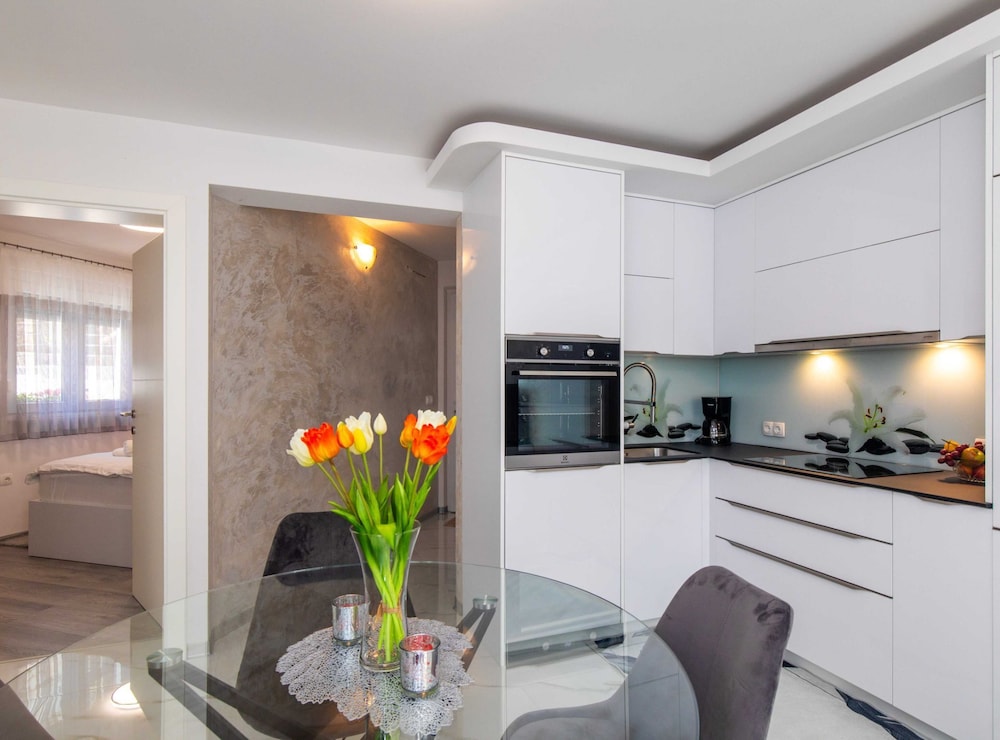 Modern Apartment With Terrace and Private Parking Krk