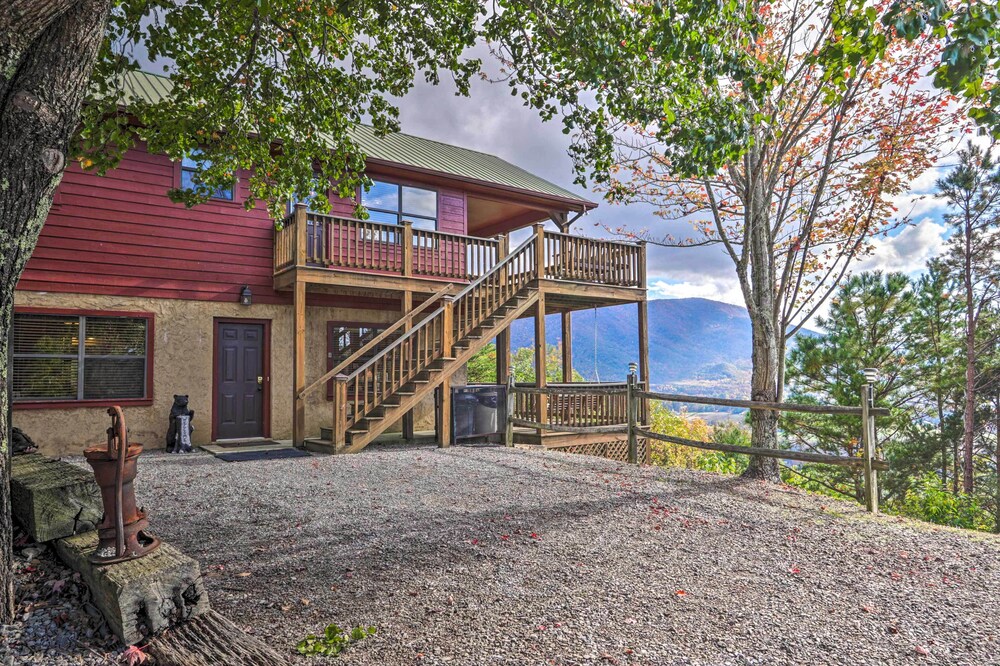 Smoky Mountain Retreat w/ Hot Tub, Arcade Games view 4