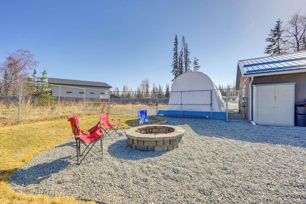 Yard Space w/ Fire Pit: Kenai Getaway!