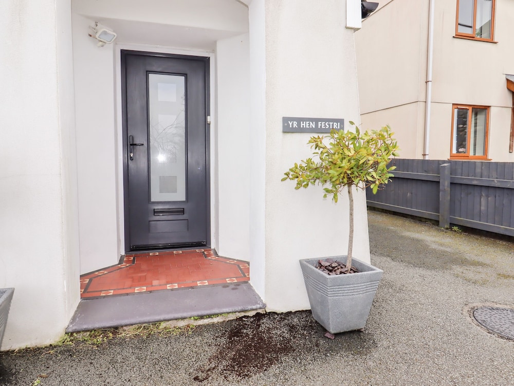 Caernarfon Vacations - Yr Hen Festri - Property Image 3