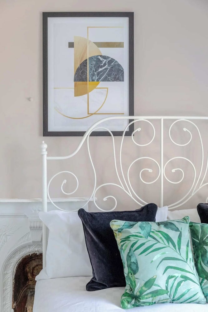 Chic 3BD Flat - 5 Mins to Walthamstow Central!