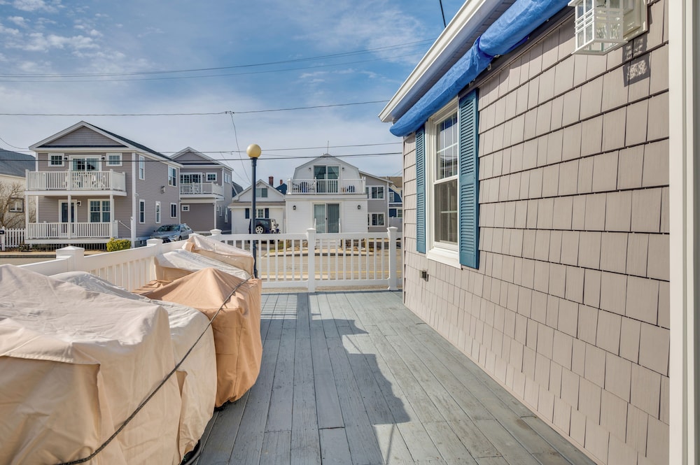 Near Beaches & Waterfront Dining: Home in Hampton!