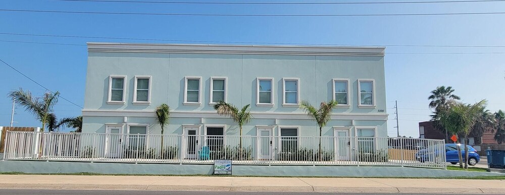 Villas De Laguna 3 3 Bedroom Townhouse