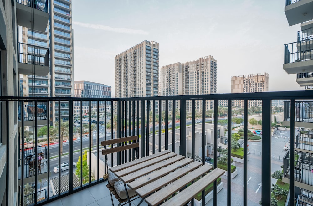 Stylish 1BR in Executive Residence