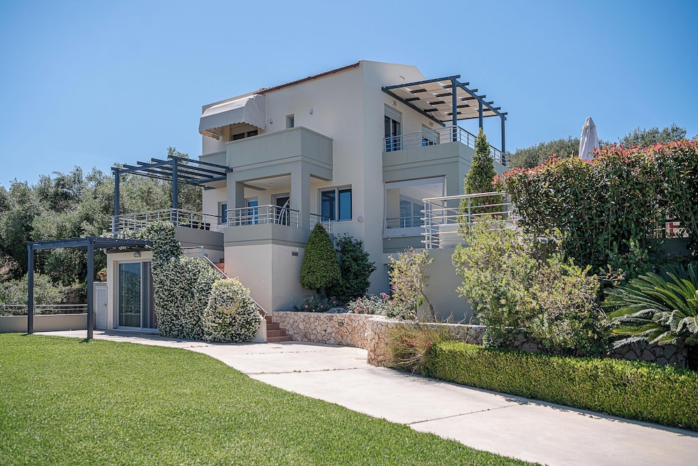 Villa Athinais