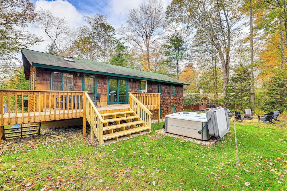 Private Hot Tub: Pocono Pines Cabin Getaway! view 2