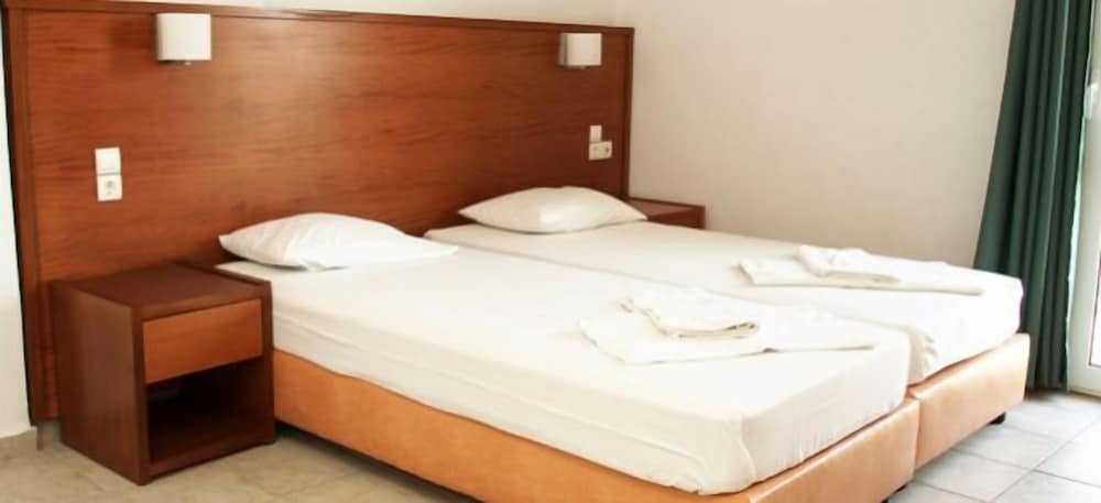 Haris Apartments