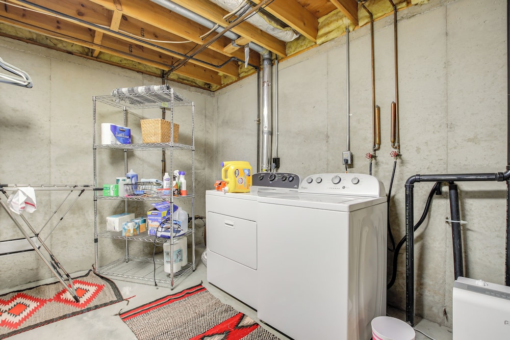 Near Medical Corridor: 'whimsy Wisconsin' Duplex