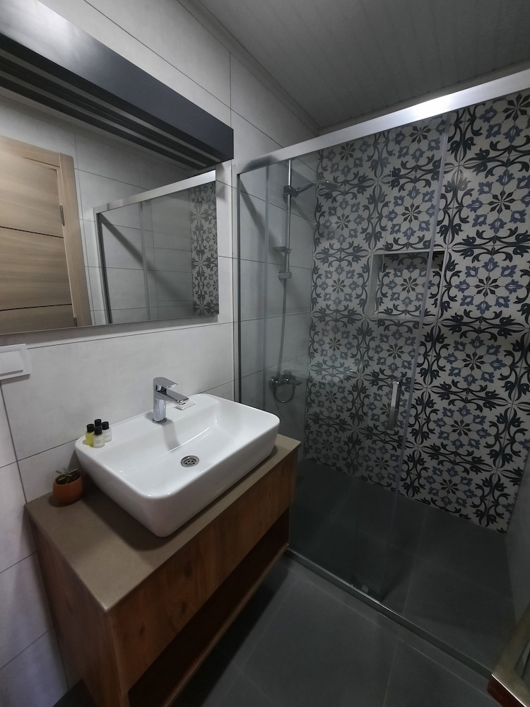 Adil Otel
