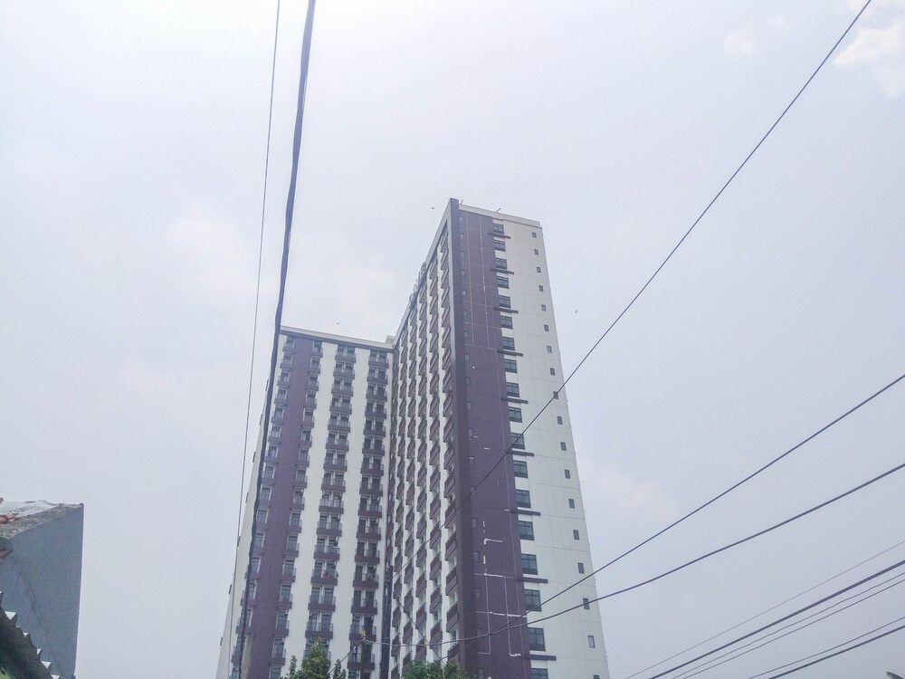 Best Homey And Modern Studio At Dave Apartment view 4