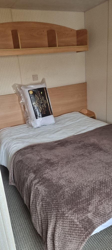 8 Berth Caravan Direct Beach Access view 4