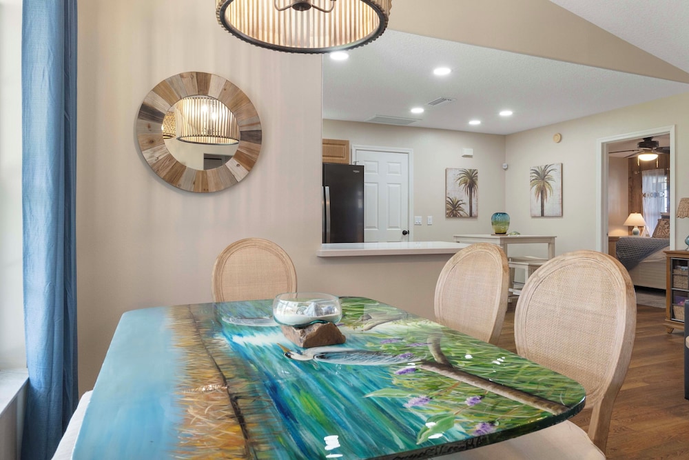 Welcoming Little Blue Lakehouse in Crystal River