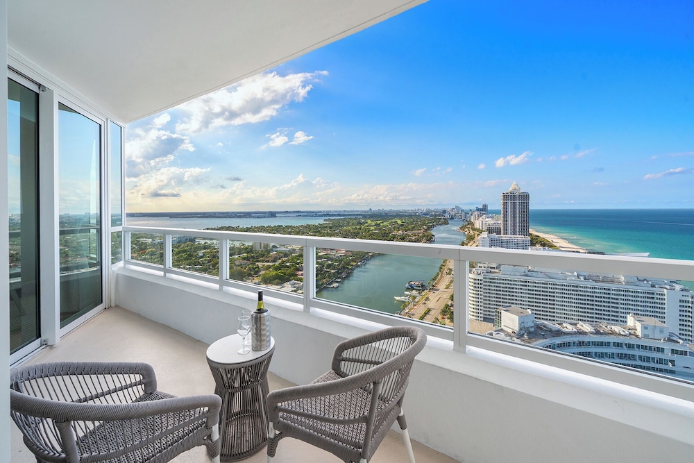 Luxury Vacation Rentals at Fontainebleau Miami Beach by LRMB